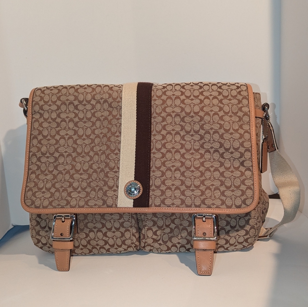 Coach F70183 Voyager Signature Messenger Bag